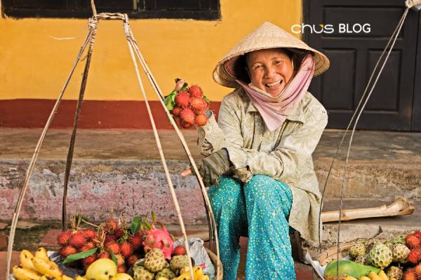 Một mẫu thiết kế thiệp sinh nhật cá nhân hóa chuyên nghiệp cho môi trường công sở, với tên người nhận được in tinh tế và logo công ty làm điểm nhấn